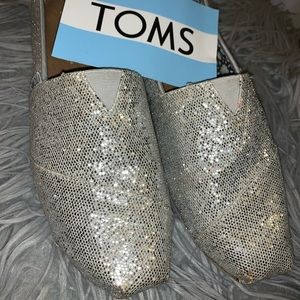 TOMS- Silver Iridescent Glitter Classics Sz. 9‼️